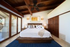 Villa in Playa Flamingo - Private Beachfront Villa